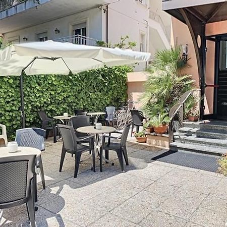 Hotel Iride Suite & Breakfast- Ideale Per Famiglie E Coppie Риччоне Екстер'єр фото