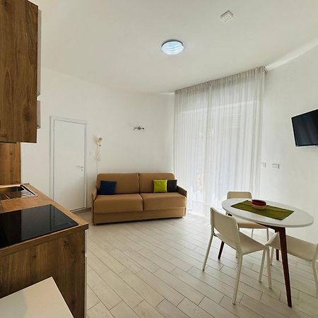 Hotel Iride Suite & Breakfast- Ideale Per Famiglie E Coppie Риччоне Екстер'єр фото