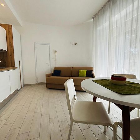 Hotel Iride Suite & Breakfast- Ideale Per Famiglie E Coppie Риччоне Екстер'єр фото