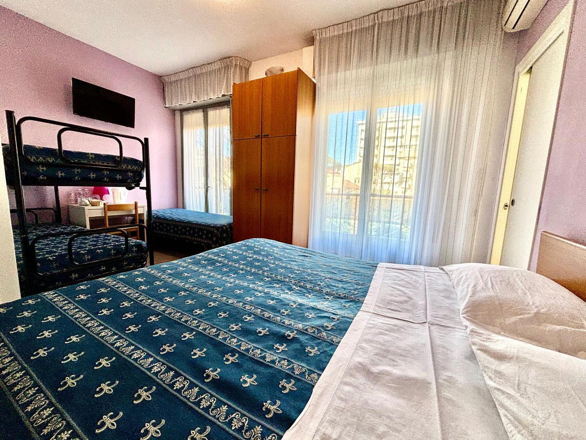 Hotel Iride Suite & Breakfast- Ideale Per Famiglie E Coppie Риччоне Екстер'єр фото