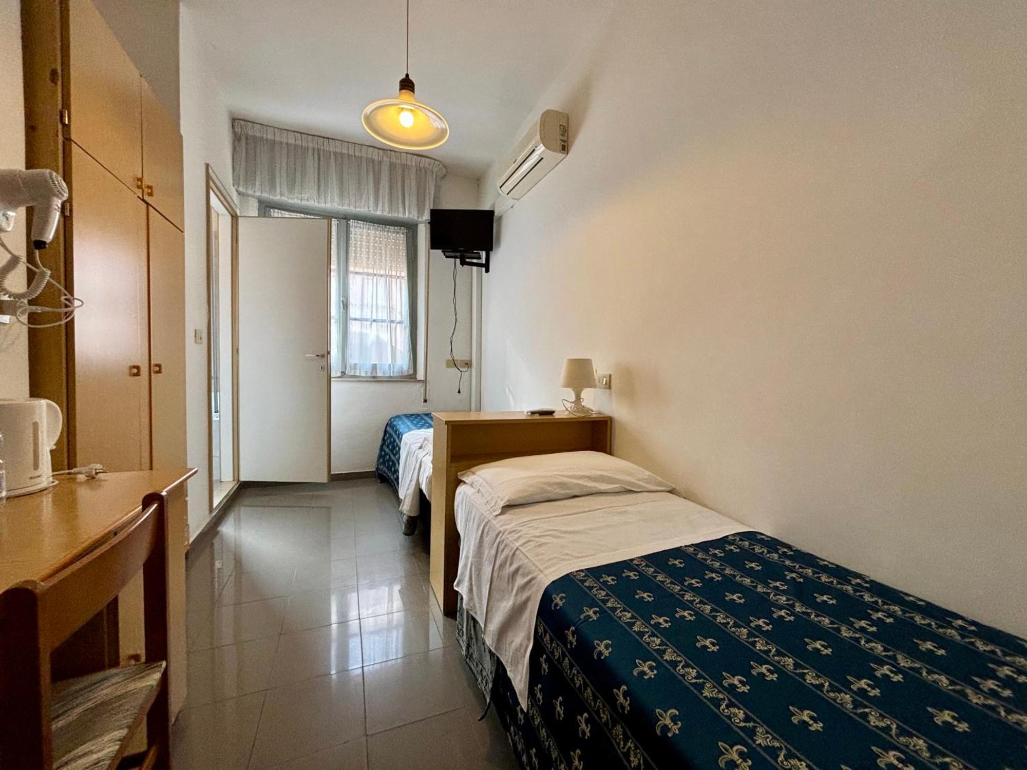 Hotel Iride Suite & Breakfast- Ideale Per Famiglie E Coppie Риччоне Екстер'єр фото