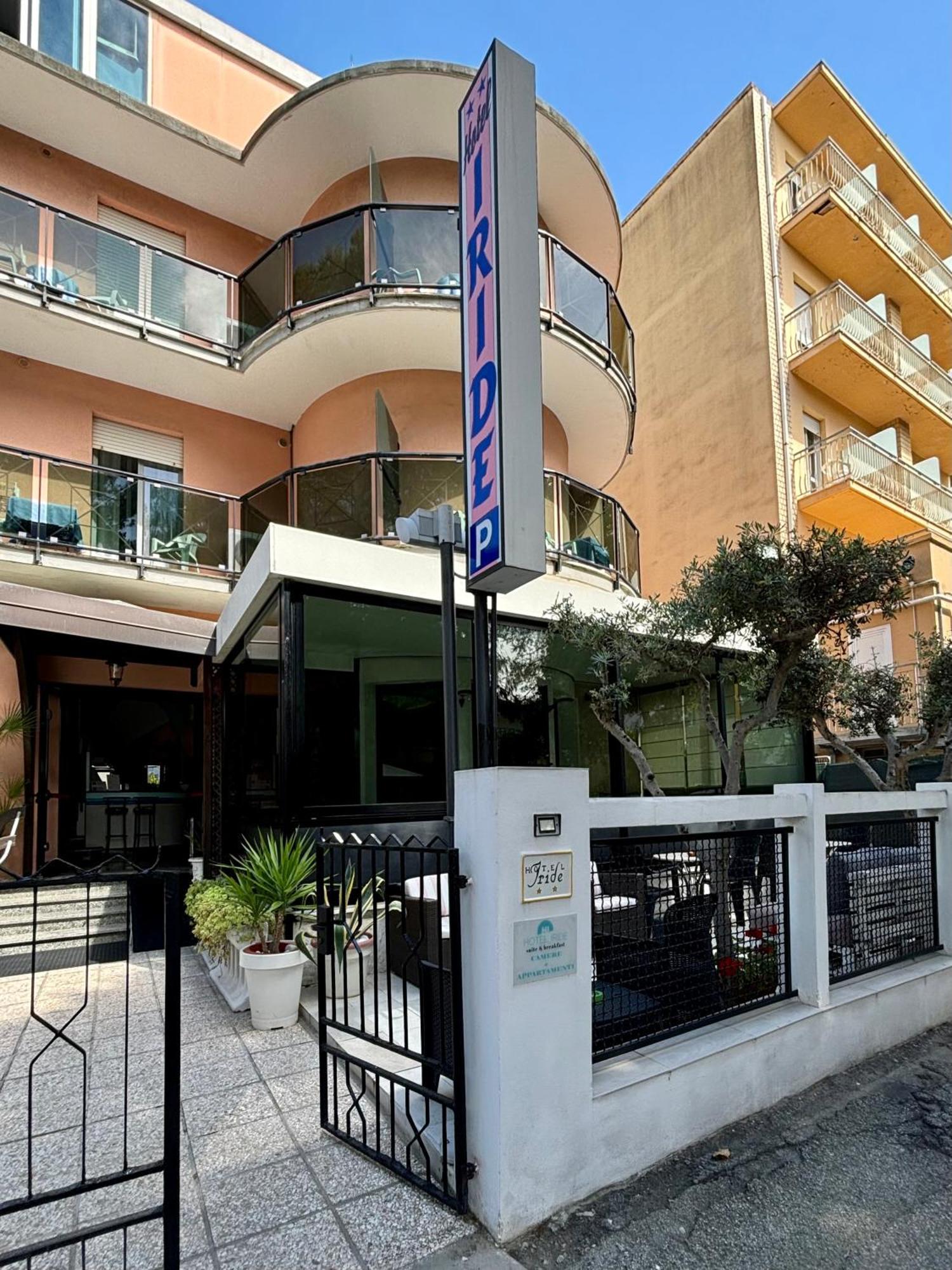 Hotel Iride Suite & Breakfast- Ideale Per Famiglie E Coppie Риччоне Екстер'єр фото