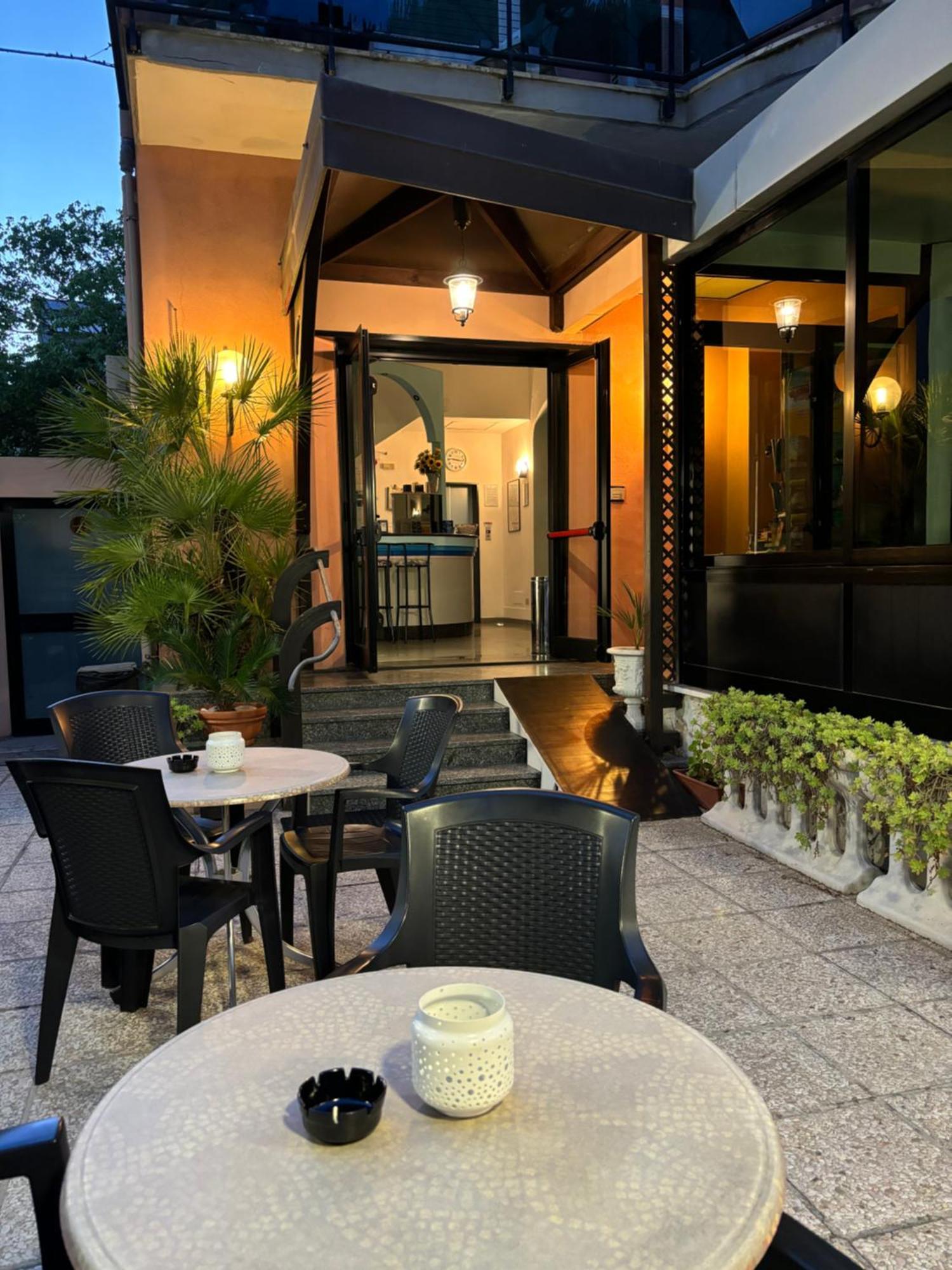 Hotel Iride Suite & Breakfast- Ideale Per Famiglie E Coppie Риччоне Екстер'єр фото