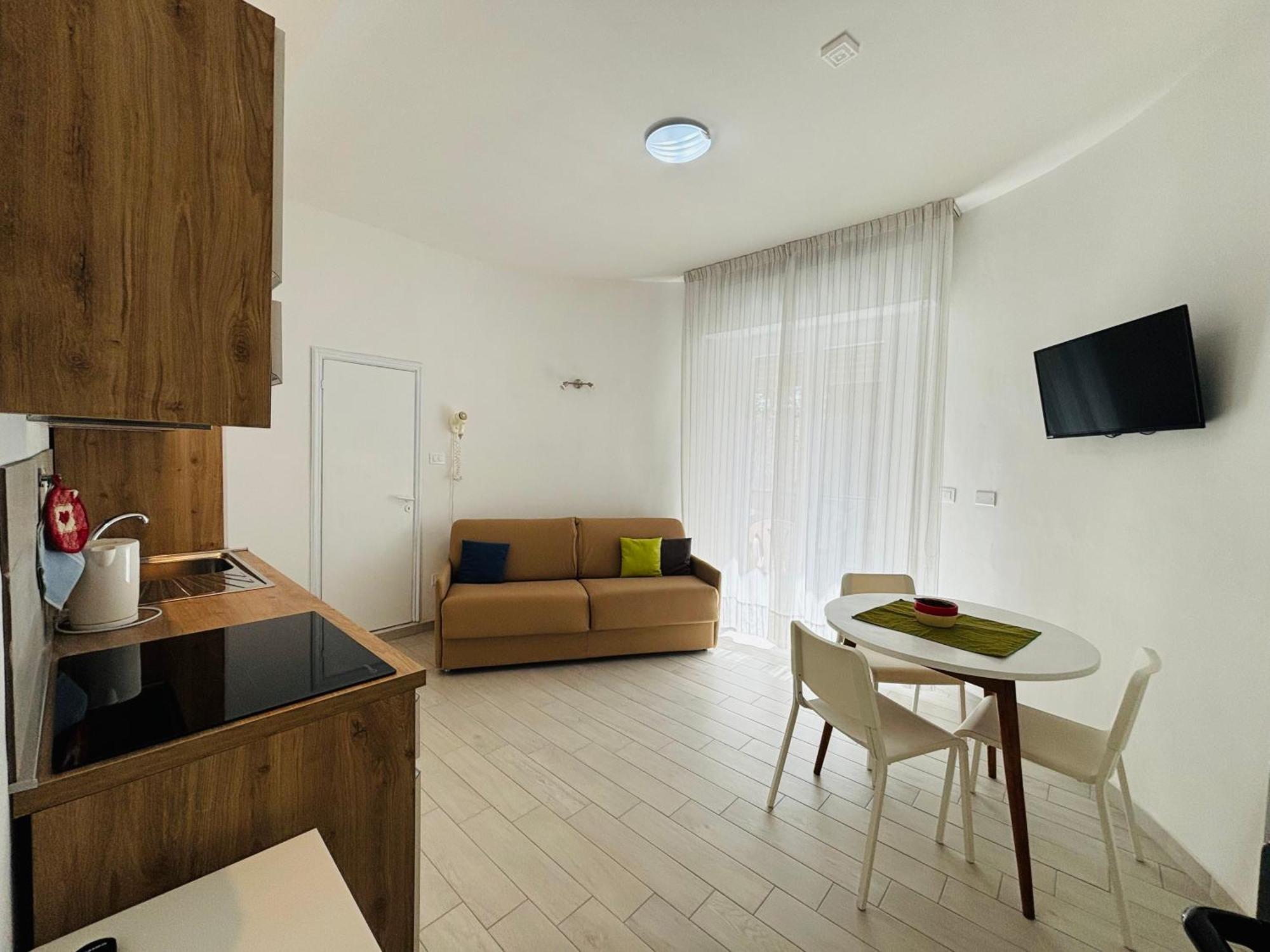 Hotel Iride Suite & Breakfast- Ideale Per Famiglie E Coppie Риччоне Екстер'єр фото
