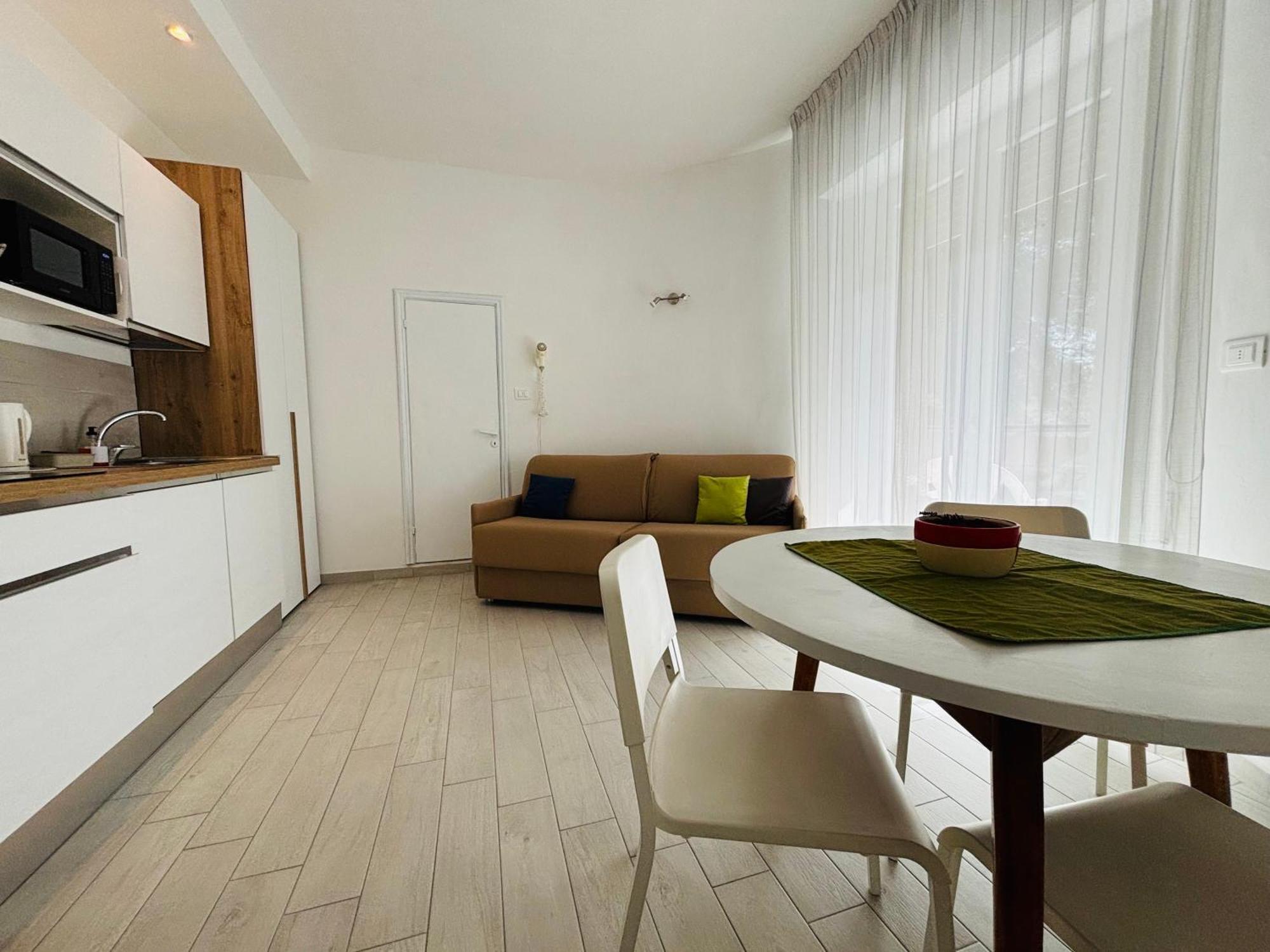 Hotel Iride Suite & Breakfast- Ideale Per Famiglie E Coppie Риччоне Екстер'єр фото
